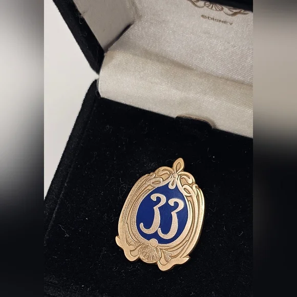 Disney Gold and Blue Club 33 Pin - Picture 7 of 7